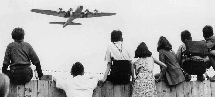Σαν σήμερα το 1948: Όταν 6 νεαροί, μέλη της ΕΠΟΝ, έκαναν την πρώτη αεροπειρατεία (βίντεο)